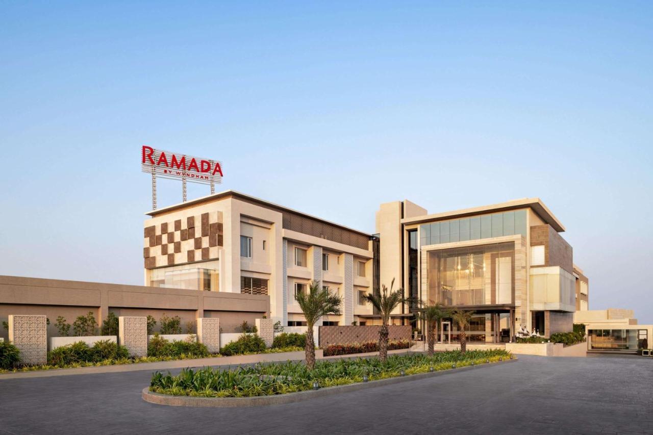 Ramada By Wyndham Gandhidham Shinay Hotel Exterior photo